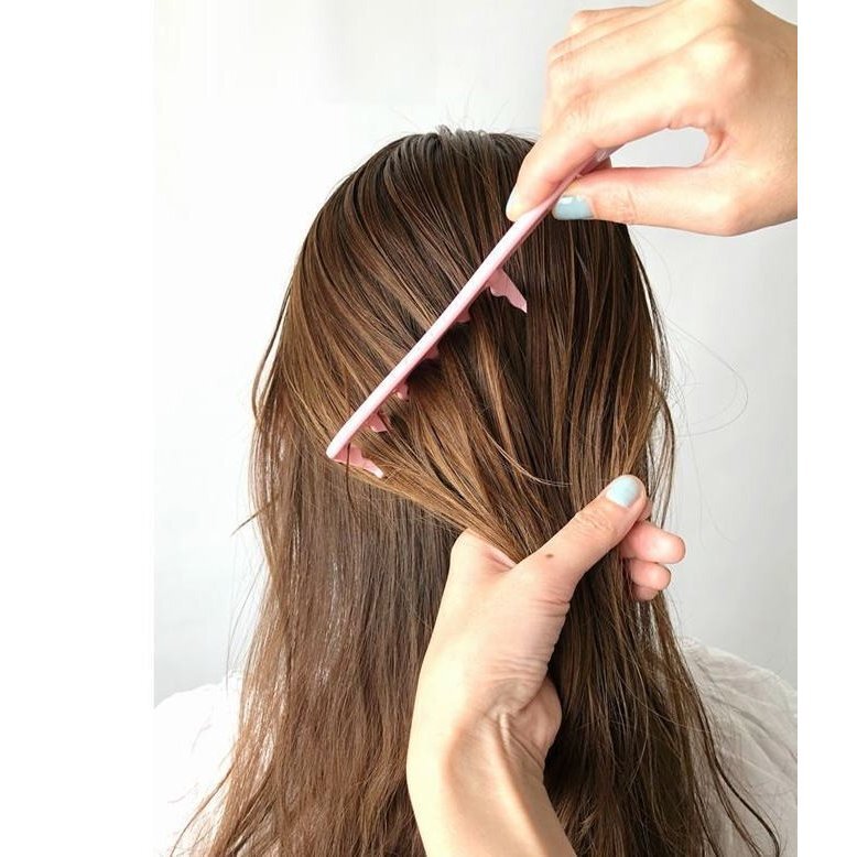KAI Loose Fluffy Hand-grip style Comb